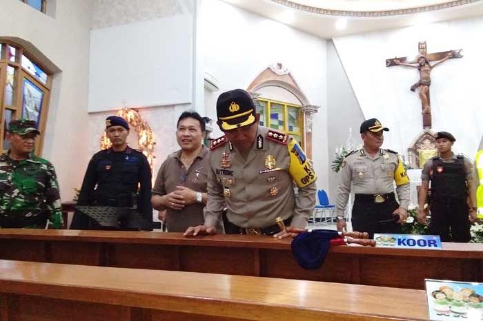 Kapolres - Dandim Tuban Tinjau Keamanan Gereja Jelang Perayaan Natal Kapolres - Dandim Tuban Tinjau Keamanan Gereja Jelang Perayaan Natal