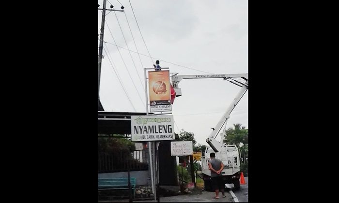 Diterpa Angin Kencang, Tiang PJU di Pacitan Roboh Diterpa Angin Kencang, Tiang PJU di Pacitan Roboh
