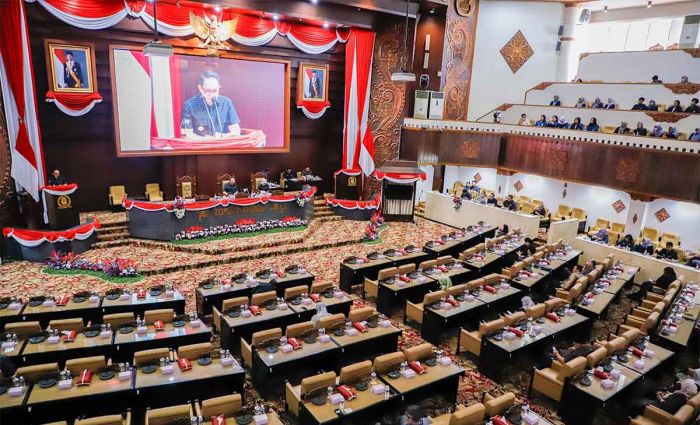 Pj Gubernur Jatim Beberkan Substansi Kunci P-APBD 2024 Pj Gubernur Jatim Beberkan Substansi Kunci P-APBD 2024