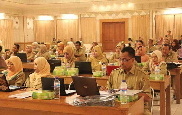 160 Perawat Baru di Gresik Ikuti Bimtek 160 Perawat Baru di Gresik Ikuti Bimtek