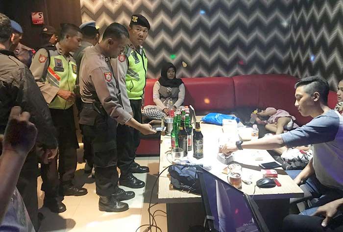 Gelar Patroli Guna Kondusifkan Sidoarjo, Polisi Sisir Jalan hingga Tempat Hiburan