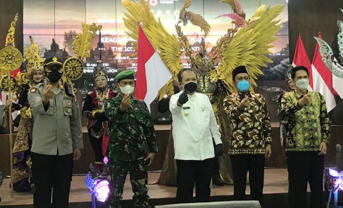 International Meteorite Artefacts Exhibition dan Webinar Jadi Pembuka Jember Fashion Carnival 2021 International Meteorite Artefacts Exhibition dan Webinar Jadi Pembuka Jember Fashion Carnival 2021