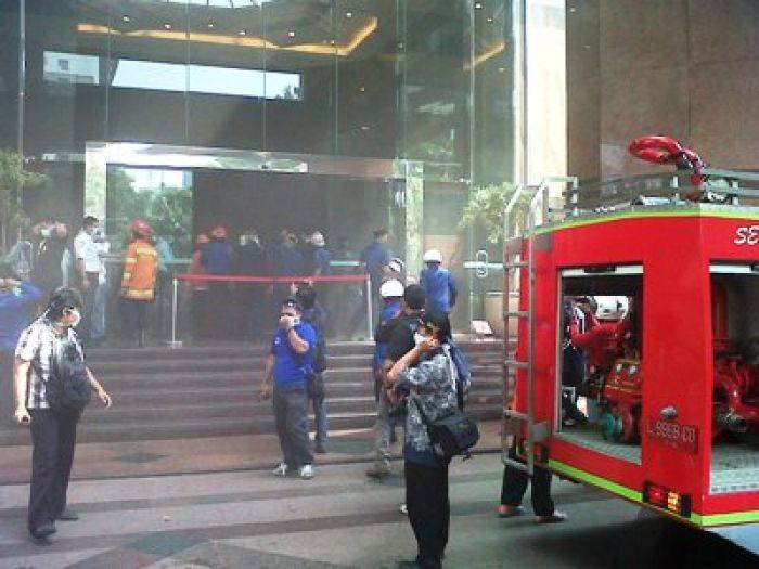 Sprinkel Tak Fungsi, Lt 17 BRI Tower Terbakar