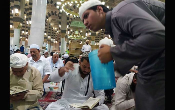 Takjil Gratis di Masjid Nabawi, Menu di Luar Mewah, di Dalam Sederhana