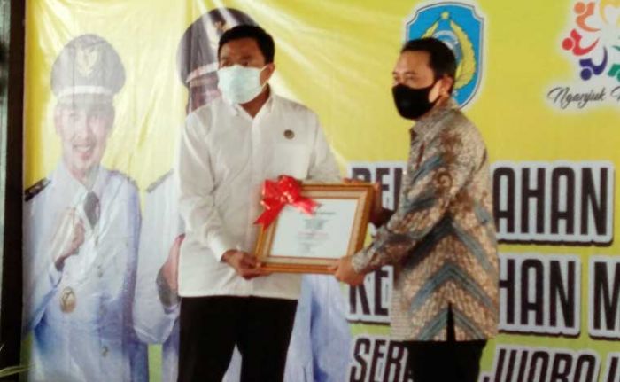 Pemkab Nganjuk Terima Penghargaan Desa Pangan Aman Tingkat Nasional dari BPOM Pemkab Nganjuk Terima Penghargaan Desa Pangan Aman Tingkat Nasional dari BPOM