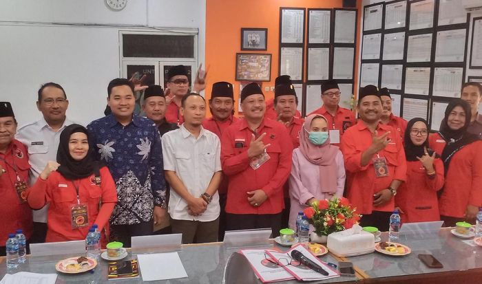 Diiringi Pencak Macan, PDIP Gresik Daftarkan 50 Bacaleg ke KPU Diiringi Pencak Macan, PDIP Gresik Daftarkan 50 Bacaleg ke KPU
