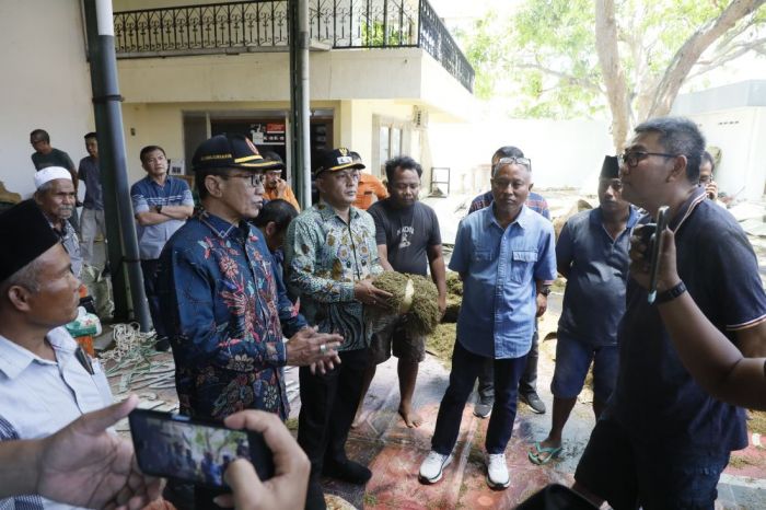 Bupati dan Wabup Pamekasan Sidak ke Gudang Tembakau, Pastikan Harga dan Timbangan Sesuai Aturan Bupati dan Wabup Pamekasan Sidak ke Gudang Tembakau, Pastikan Harga dan Timbangan Sesuai Aturan