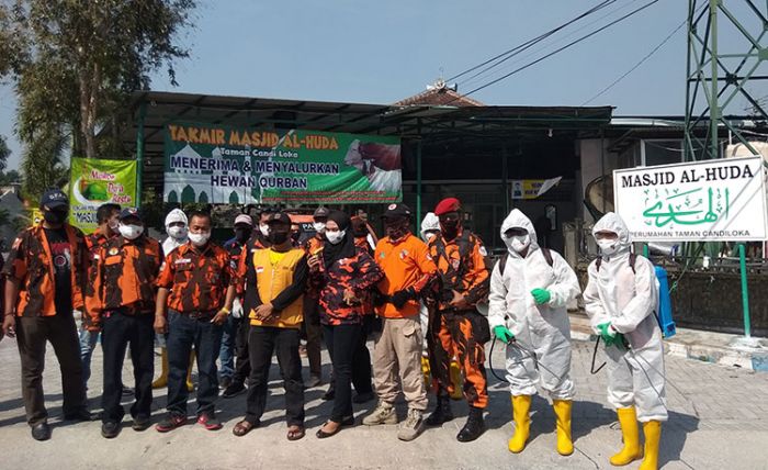 Cegah Covid-19, Perum Taman Candiloka Sidoarjo Disemprot Disinfektan Cegah Covid-19, Perum Taman Candiloka Sidoarjo Disemprot Disinfektan