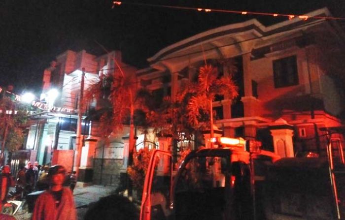 Ngecas HP Ditinggal Pergi, Rumah di Jalan Kalijaga Bojonegoro Kebakaran