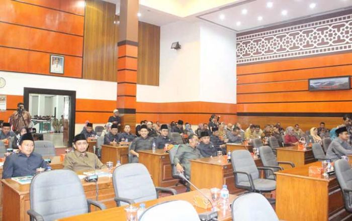 DPRD Pasuruan Targetkan Raperda Inisiatif Hak Administrasi dan Keuangan Rampung dalam Dua Minggu DPRD Pasuruan Targetkan Raperda Inisiatif Hak Administrasi dan Keuangan Rampung dalam Dua Minggu