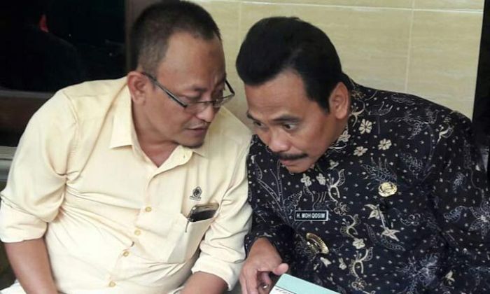 Jelang Pilbup Gresik 2020 (20): Qosim Terpopuler Versi Polling Online yang Dibuat Masyarakat Jelang Pilbup Gresik 2020 (20): Qosim Terpopuler Versi Polling Online yang Dibuat Masyarakat