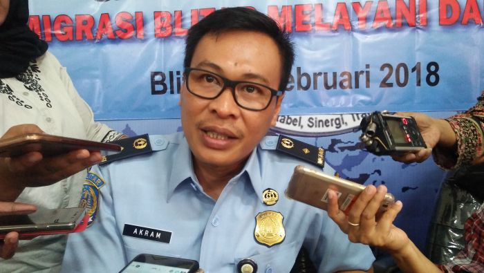 Curiga TKI Ilegal, Imigrasi Blitar Tolak Permohonan Puluhan Paspor Curiga TKI Ilegal, Imigrasi Blitar Tolak Permohonan Puluhan Paspor