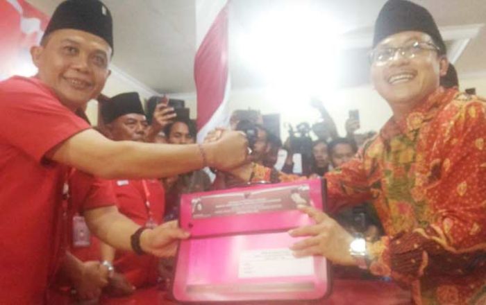 Wawali Malang Daftar Calon Wali Kota Lewat PDIP Wawali Malang Daftar Calon Wali Kota Lewat PDIP