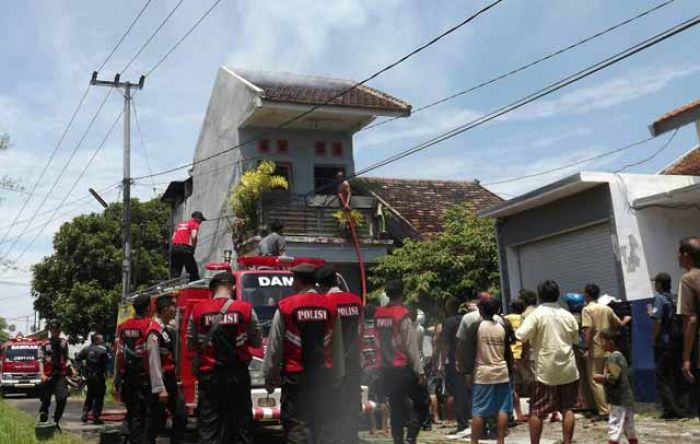 Ditinggal Dinas, Rumah Dokter Gigi di Patokan Situbondo Dilalap Si Jago Merah Ditinggal Dinas, Rumah Dokter Gigi di Patokan Situbondo Dilalap Si Jago Merah