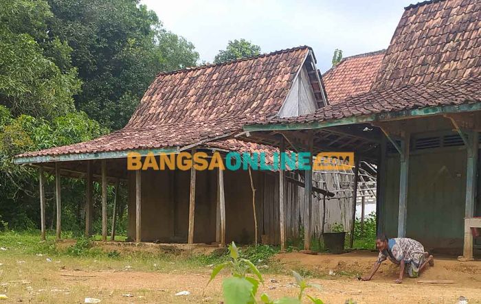 Petugas Kesehatan Dituding Abai soal Kakek Penderita Hernia di Sampang Petugas Kesehatan Dituding Abai soal Kakek Penderita Hernia di Sampang