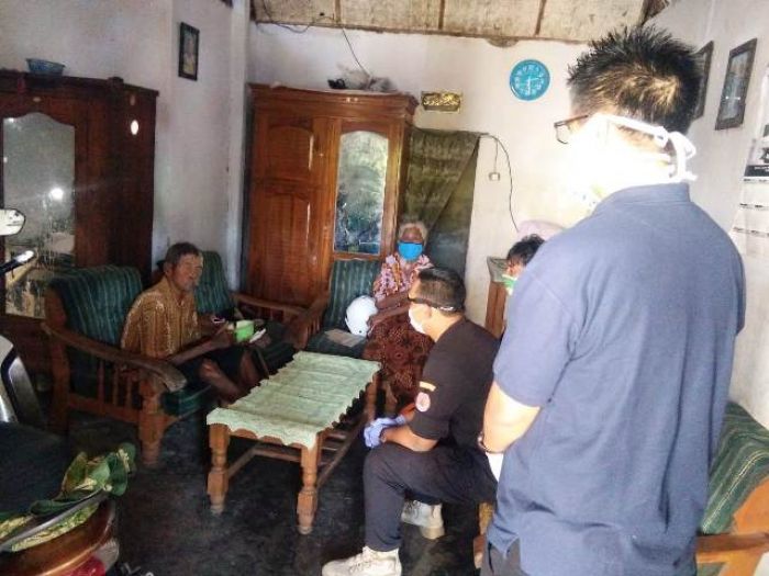 Langkah Mulia Gugus Tugas Covid-19 Kediri, Datangi Pasien Isolasi agar Tak Merasa Terkucil