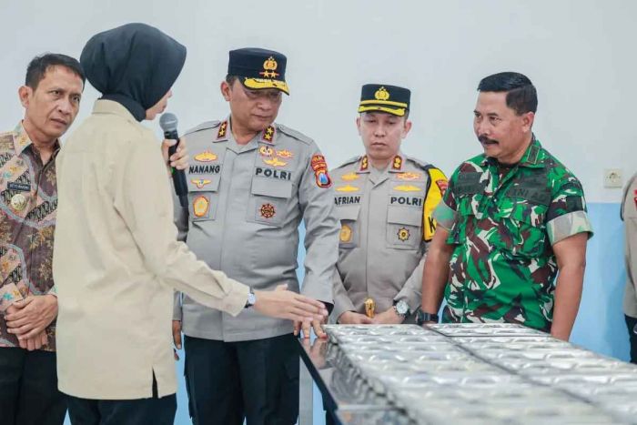 Tingkatkan Gizi Anak, Kapolda Jatim Dukung MBG Polres Bojonegoro