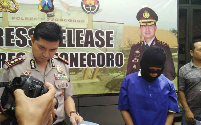 Dukun Cabul di Bojonegoro Perkosa Dua Gadis di bawah Umur Dukun Cabul di Bojonegoro Perkosa Dua Gadis di bawah Umur