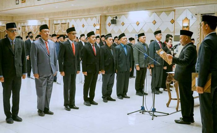Bupati Gresik Lantik Zainul Sebagai Kadisnaker dan Sukardi Jadi Kepala BPBD Bupati Gresik Lantik Zainul Sebagai Kadisnaker dan Sukardi Jadi Kepala BPBD