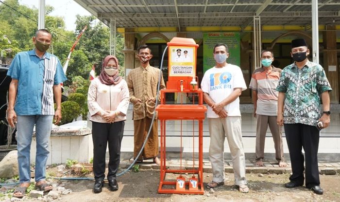 Ning Ita Bagikan Ratusan Alat CTPS Pedal ke Masjid dan Pondok Pesantren Ning Ita Bagikan Ratusan Alat CTPS Pedal ke Masjid dan Pondok Pesantren