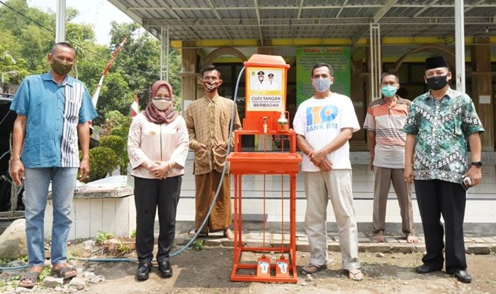 Ning Ita Bagikan Ratusan Alat CTPS Pedal ke Masjid dan Pondok Pesantren