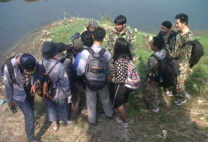 Mahasiswa Unair Teliti Buaya yang Muncul di Kali Porong Sidoarjo Mahasiswa Unair Teliti Buaya yang Muncul di Kali Porong Sidoarjo