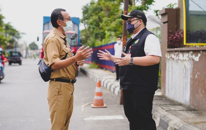 Terima Aduan Masyarakat, Bupati Kediri Tinjau Jalan Rusak Terima Aduan Masyarakat, Bupati Kediri Tinjau Jalan Rusak