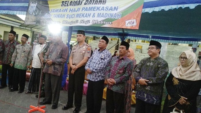 Kepulangan Jemaah Haji Kabupaten Pamekasan Disambut Pj Sekdakab Kepulangan Jemaah Haji Kabupaten Pamekasan Disambut Pj Sekdakab