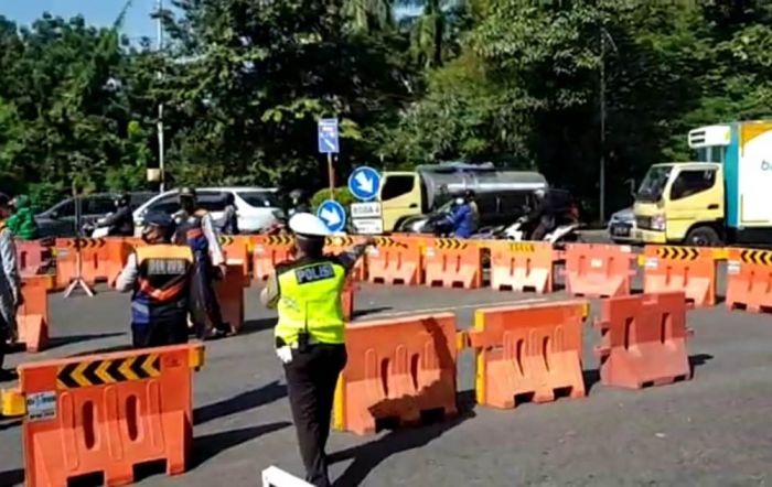 Selain Jalur Bundaran Waru, Polda Jatim Juga Tutup Tiga Jalan Protokol di Surabaya ini Selain Jalur Bundaran Waru, Polda Jatim Juga Tutup Tiga Jalan Protokol di Surabaya ini