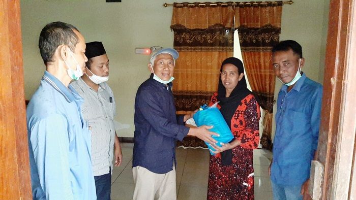 Gus Choi Berbagi Ribuan Paket Sembako untuk Warga Terdampak Pandemi Covid-19 di Jatim Gus Choi Berbagi Ribuan Paket Sembako untuk Warga Terdampak Pandemi Covid-19 di Jatim
