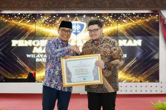 Raih Dua Penghargaan BKN, Bupati Kediri Komitmen Genjot Indeks Reformasi Birokrasi Raih Dua Penghargaan BKN, Bupati Kediri Komitmen Genjot Indeks Reformasi Birokrasi