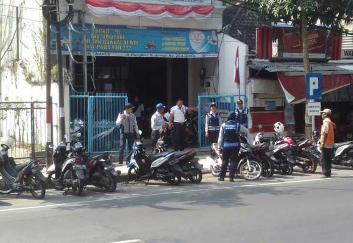 Dishub Gresik akan Berlakukan Sistem e-Parkir di Sejumlah Titik Dishub Gresik akan Berlakukan Sistem e-Parkir di Sejumlah Titik