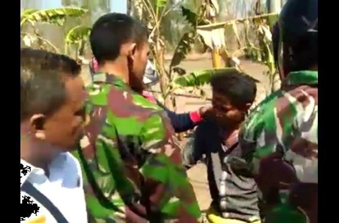 Dua Anggota Koramil Tlanakan Pamekasan Berhasil Bekuk Jambret Dua Anggota Koramil Tlanakan Pamekasan Berhasil Bekuk Jambret