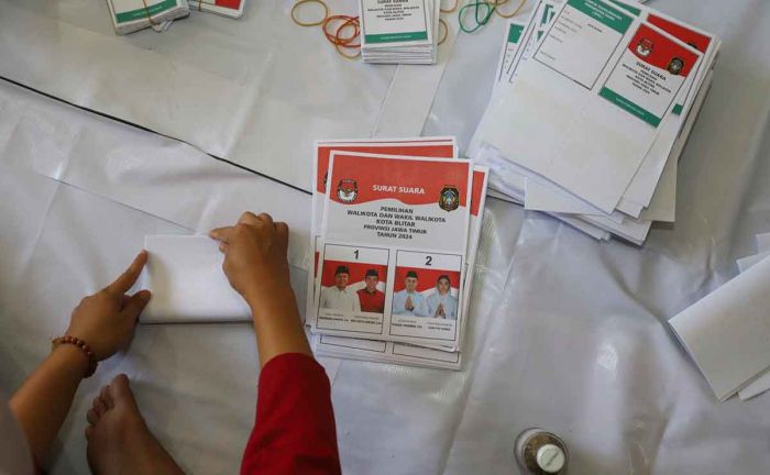 KPU Kota Blitar Mulai Sortir dan Lipat Surat Suara Pilkada 2024 KPU Kota Blitar Mulai Sortir dan Lipat Surat Suara Pilkada 2024