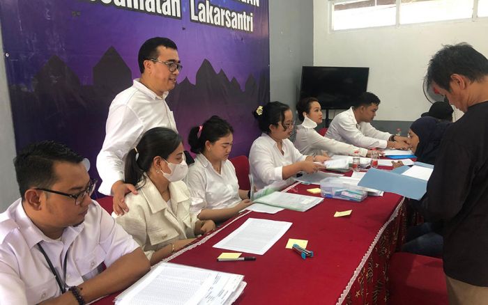 BPN Surabaya 1 Serahkan Sertifikat di Dua Kelurahan, Program PTSL 100% Tuntas