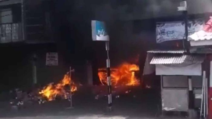Gudang Peralatan Listrik di Kaliwates Jember Terbakar Gudang Peralatan Listrik di Kaliwates Jember Terbakar