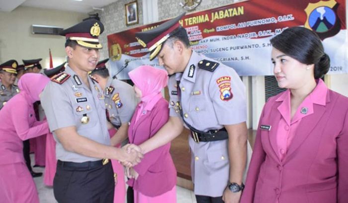 Lakukan Penyegaran, Polresta Sidoarjo Gelar Sertijab 2 Kasat dan 3 Kapolsek Lakukan Penyegaran, Polresta Sidoarjo Gelar Sertijab 2 Kasat dan 3 Kapolsek
