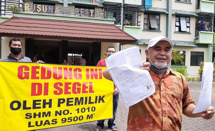 Rusunawa Bestari Kota Probolinggo Disegel Warga yang Mengaku Pemilik Tanah Rusunawa Bestari Kota Probolinggo Disegel Warga yang Mengaku Pemilik Tanah
