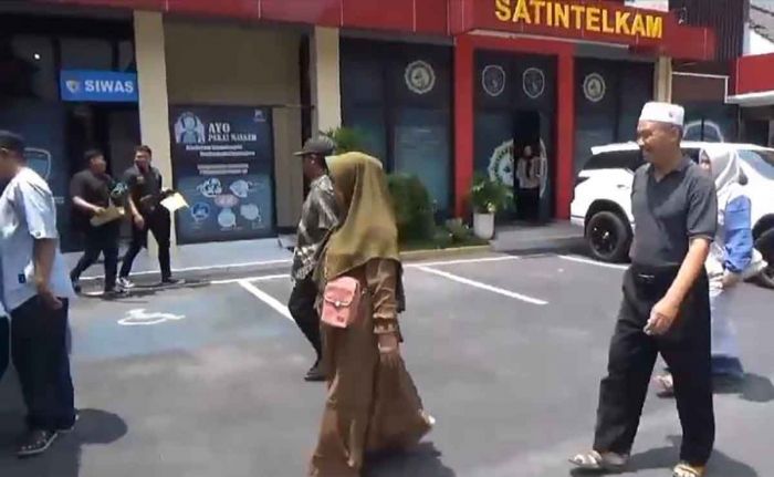 Ditelantarkan Travel di Arab Saudi, Jamaah Umroh dari Jember Lapor Polisi Ditelantarkan Travel di Arab Saudi, Jamaah Umroh dari Jember Lapor Polisi
