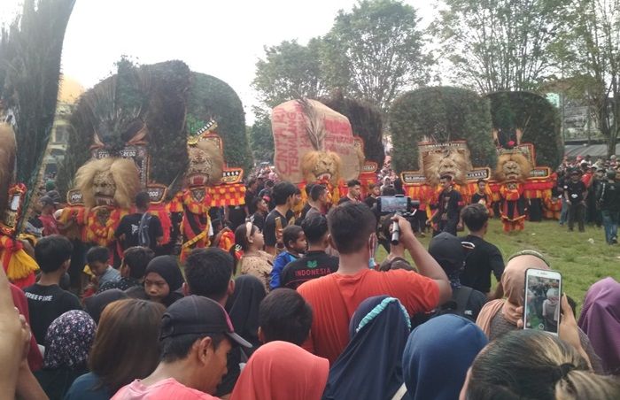 Gegara Diklaim Negara Tetangga, Paguyuban Reog Gelar Demo di Alun Alun Ambulu Jember