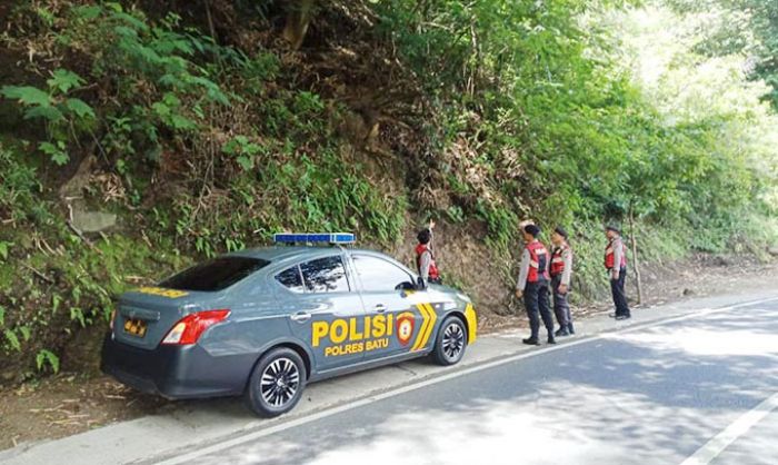 ​Antisipasi Tanah Longsor dan Pohon Tumbang di Pujon, Satsabhara Polres Batu Gelar Patroli 