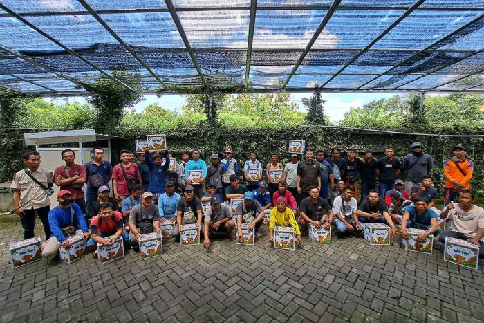 RSI Aisyiah Nganjuk Bagikan Ratusan Paket Sembako ke Masyarakat Sekitar RSI Aisyiah Nganjuk Bagikan Ratusan Paket Sembako ke Masyarakat Sekitar