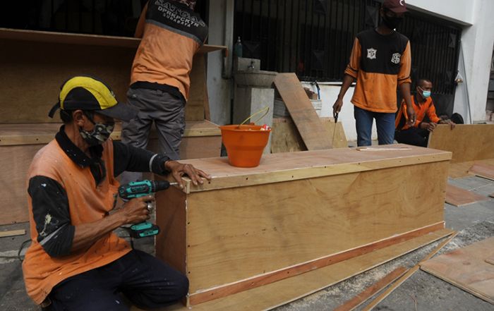 Pemkot Surabaya Sudah Siapkan Banyak Peti Mati, Tapi... Pemkot Surabaya Sudah Siapkan Banyak Peti Mati, Tapi...