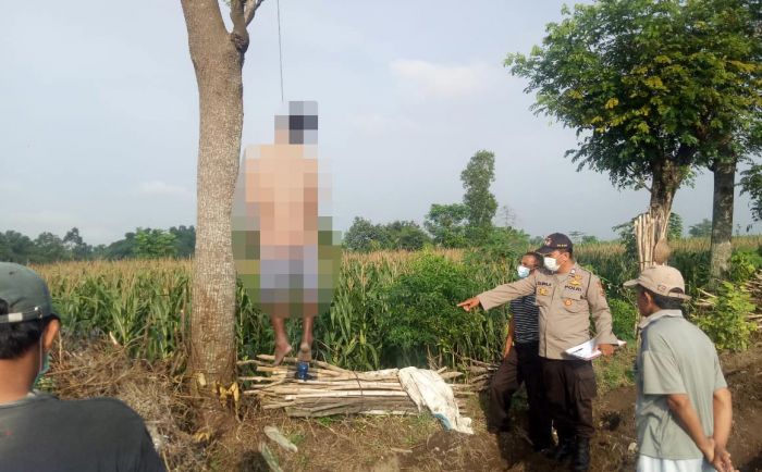 Diduga Depresi Karena Lama Menjomblo, Pria di Kediri Nekat Gantung Diri Diduga Depresi Karena Lama Menjomblo, Pria di Kediri Nekat Gantung Diri