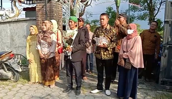Ngaku Kena Prank, Ketua BK DPRD Gresik Juga Hadiri Pernikahan Manusia dengan Kambing Ngaku Kena Prank, Ketua BK DPRD Gresik Juga Hadiri Pernikahan Manusia dengan Kambing