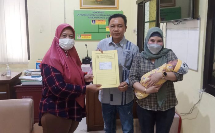 Bayi Dalam Tas Ransel di Kota Blitar, Diadopsi Wabup Rahmat Santoso dan Istri Bayi Dalam Tas Ransel di Kota Blitar, Diadopsi Wabup Rahmat Santoso dan Istri