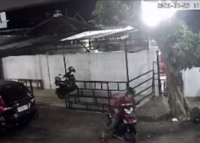 Motor Milik Perawat yang Ngekos di Kota Pasuruan Digasak Maling, Aksi Pelaku Terekam CCTV Motor Milik Perawat yang Ngekos di Kota Pasuruan Digasak Maling, Aksi Pelaku Terekam CCTV