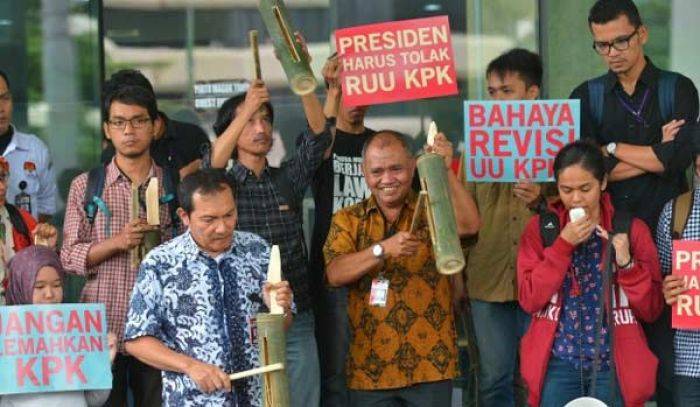 Jelang Pengesahan Revisi UU KPK, SBY Ajak Masyarakat Menolak Jelang Pengesahan Revisi UU KPK, SBY Ajak Masyarakat Menolak