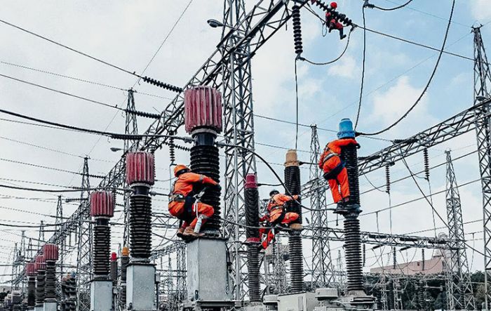 PLN Terus Lakukan Pemeliharaan Keandalan Pasokan Listrik Saat Pandemi PLN Terus Lakukan Pemeliharaan Keandalan Pasokan Listrik Saat Pandemi