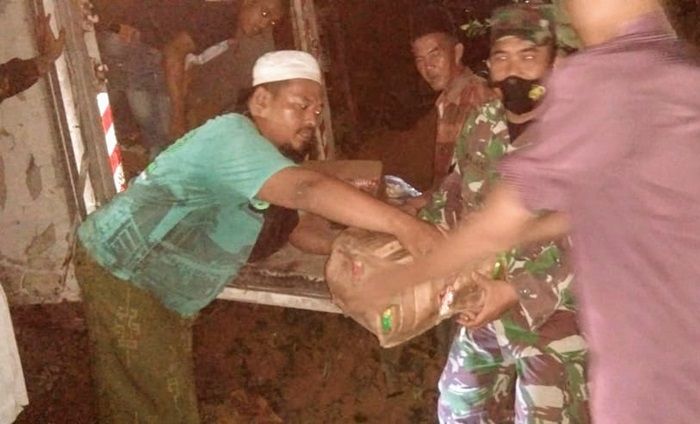 Diduga Lalai, Mobil Box Bermuatan Sosis Terjun ke Jurang di Pamoroh Pamekasan